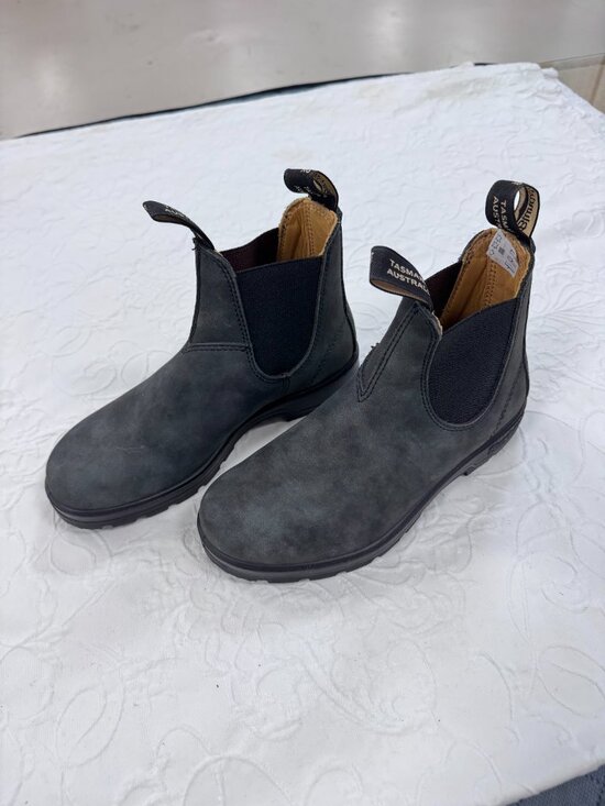 Men\'s Blundstone Steel Grey Suede Boots Like New Size 5 main image 2
